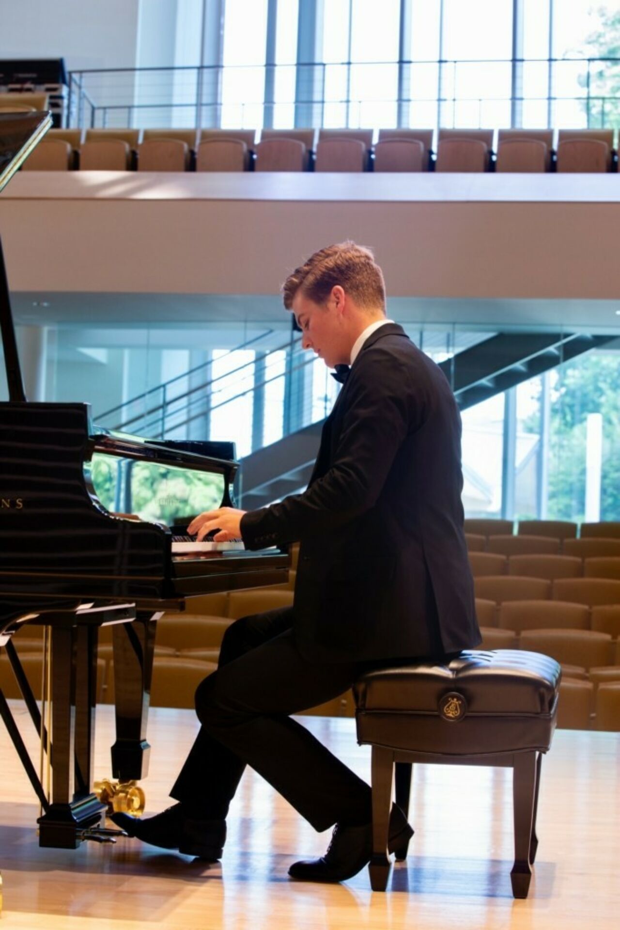 A piano performer is playing piano on the stage.