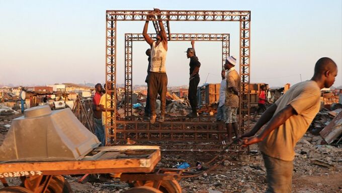 Students work to build the Spacecraft_ZKM in Agbogbloshie.